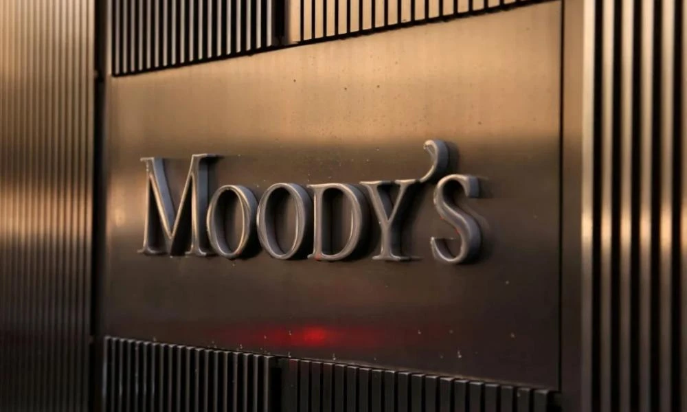 Moody’s: Νέα υποβάθμιση της Intrum σε κατηγορία junk